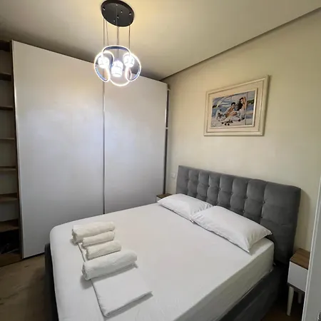 Condor Center Luxury 5 * Τίρανα