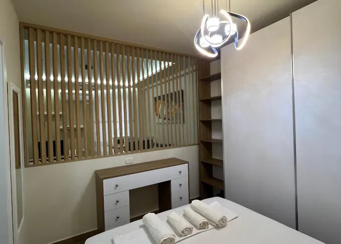 Condor Center Luxury 5 * ティラナ