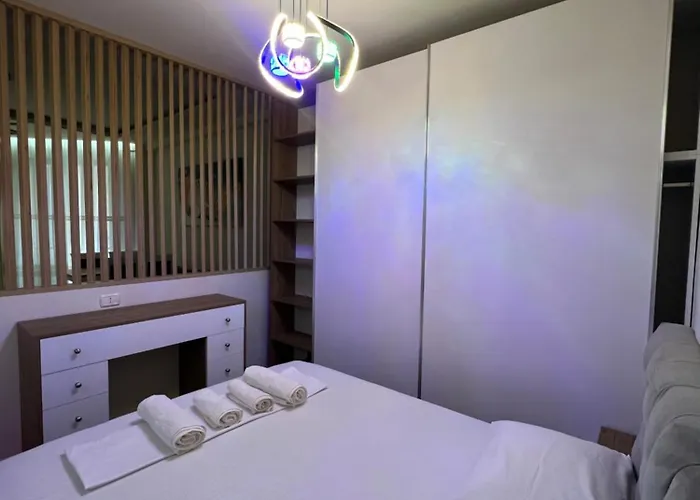 Condor Center Luxury 5 地拉那